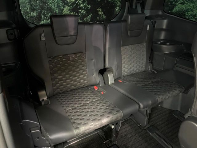 TOYOTA VOXY HYBRID 2023