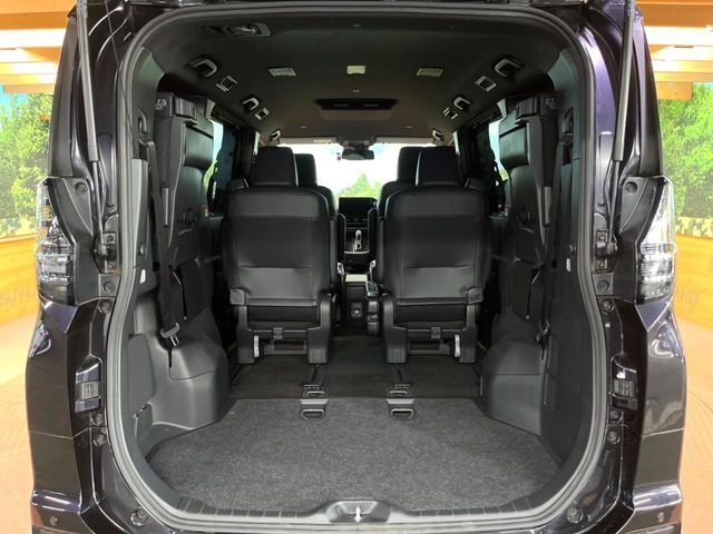 TOYOTA VOXY HYBRID 2023