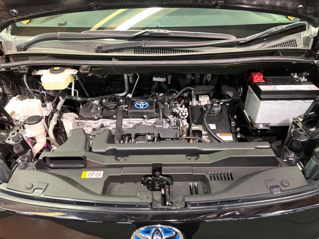 TOYOTA VOXY HYBRID 2023