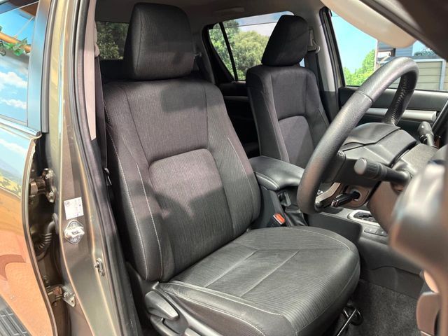 TOYOTA HILUX 4WD 2023