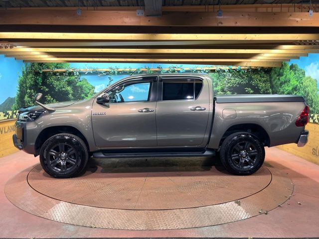 TOYOTA HILUX 4WD 2023