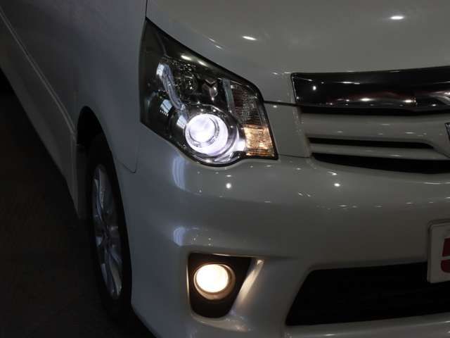 TOYOTA NOAH 2012