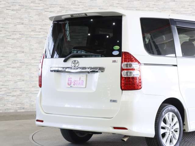 TOYOTA NOAH 2012