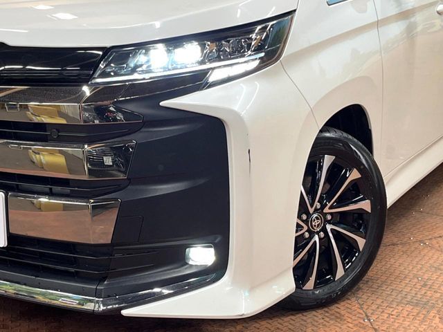 TOYOTA NOAH 2025
