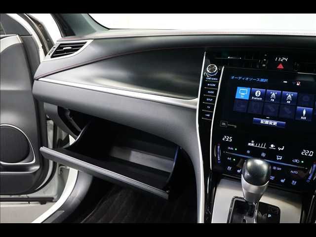 TOYOTA HARRIER 2WD 2017