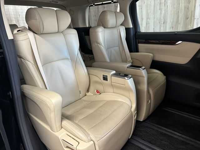 TOYOTA ALPHARD hybrid 4WD 2019