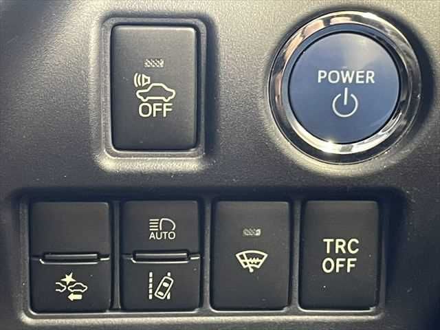 TOYOTA NOAH HYBRID 2016