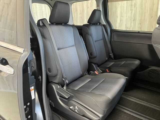 TOYOTA NOAH HYBRID 2016