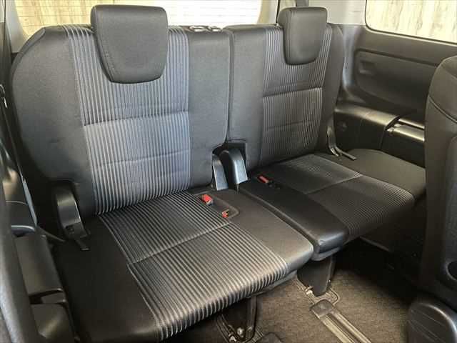 TOYOTA NOAH HYBRID 2016