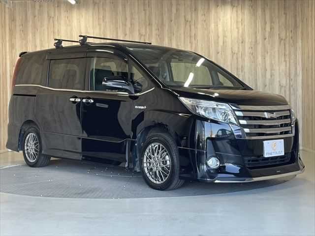 TOYOTA NOAH HYBRID 2016