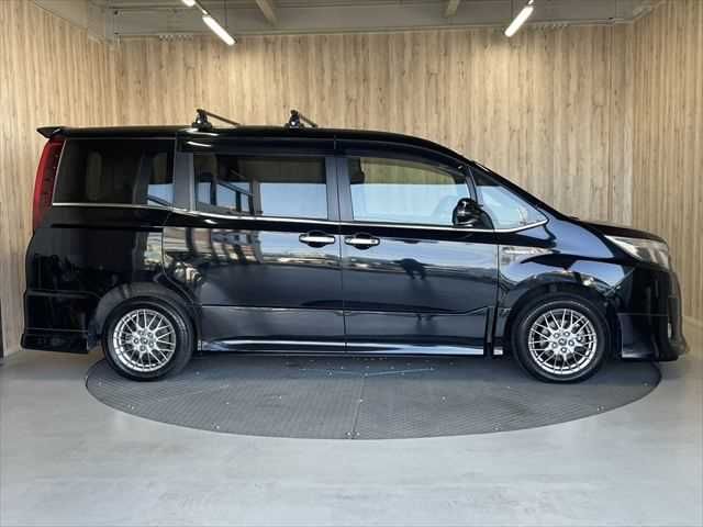 TOYOTA NOAH HYBRID 2016