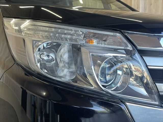 TOYOTA NOAH HYBRID 2016