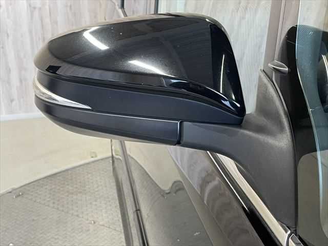 TOYOTA NOAH HYBRID 2016