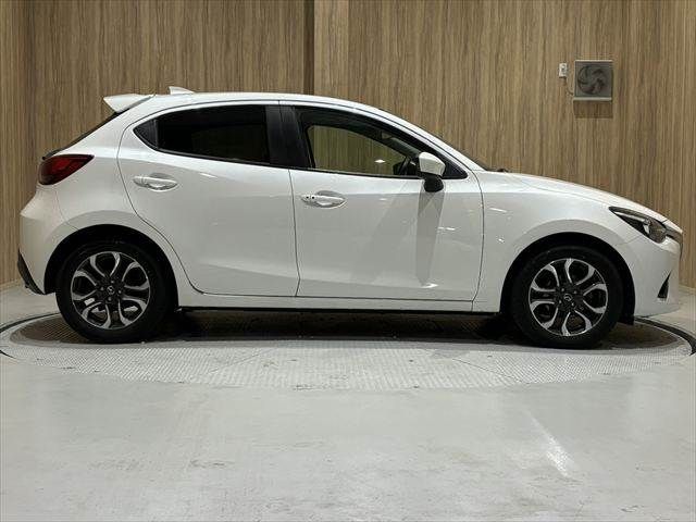 MAZDA DEMIO 2015