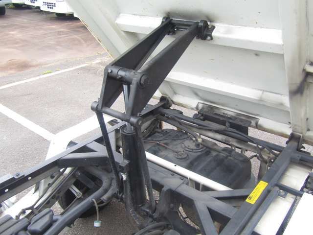 DAIHATSU HIJET dump 4WD 2013