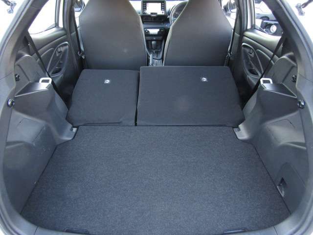 TOYOTA YARIS HYBRID 2021