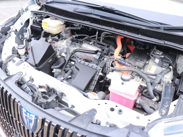 TOYOTA ESQUIRE HYBRID 2016