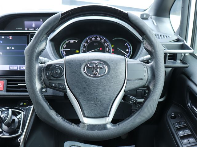 TOYOTA ESQUIRE HYBRID 2016