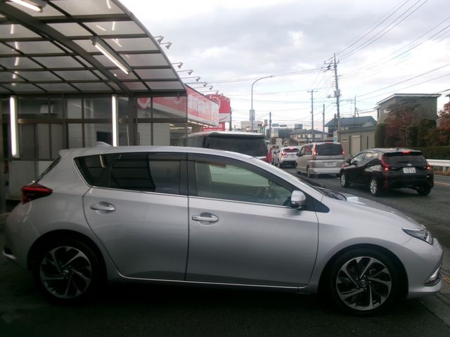 TOYOTA AURIS 2015