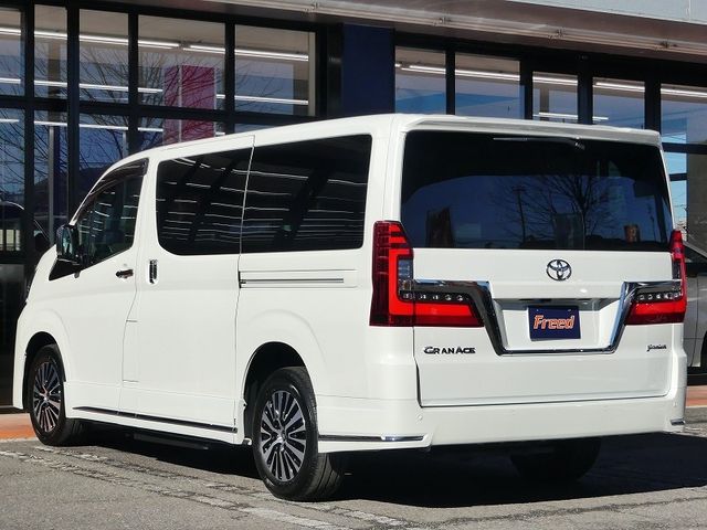 TOYOTA GRANACE 2023