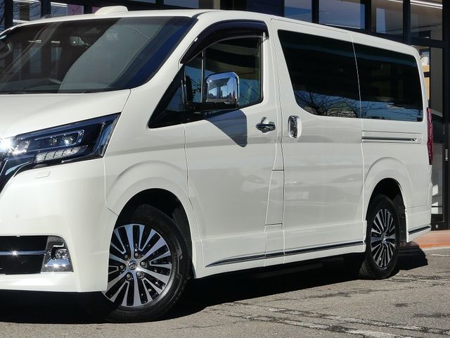 TOYOTA GRANACE 2023
