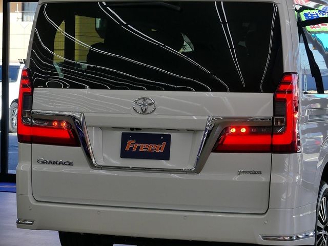 TOYOTA GRANACE 2023