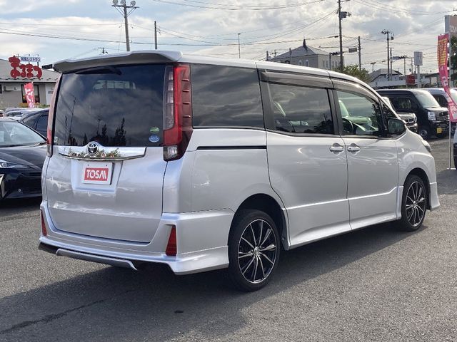 TOYOTA NOAH 4WD 2014