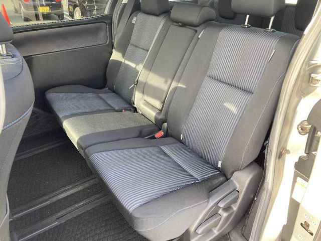 TOYOTA NOAH 4WD 2014