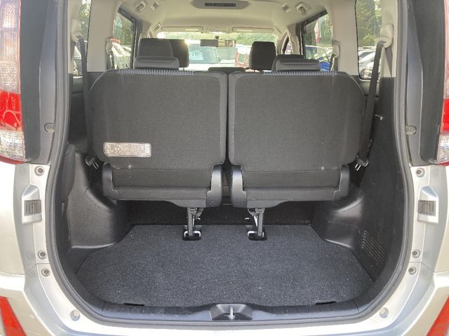 TOYOTA NOAH 4WD 2014