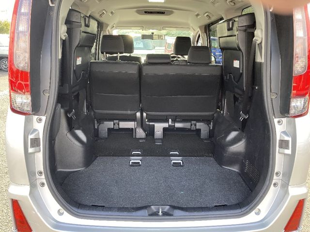 TOYOTA NOAH 4WD 2014