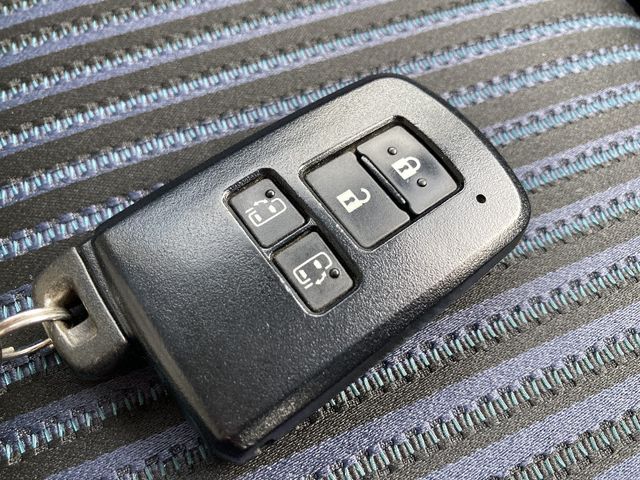 TOYOTA NOAH 4WD 2014