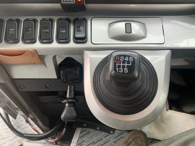 MITSUBISHI FUSOU AERO ACE 2009