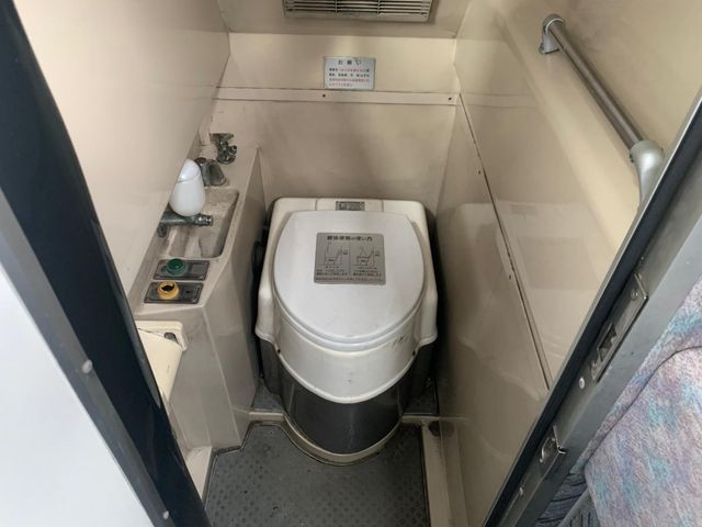 MITSUBISHI FUSOU AERO ACE 2009