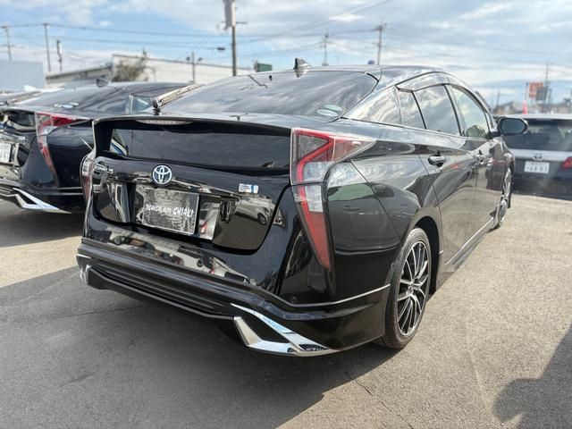 TOYOTA PRIUS 2018