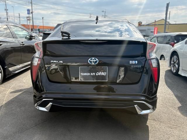 TOYOTA PRIUS 2018