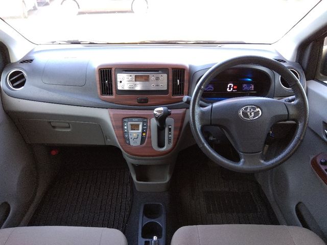 TOYOTA PIXIS EPOCH 2012