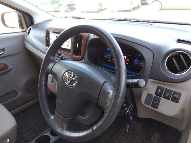 TOYOTA PIXIS EPOCH 2012