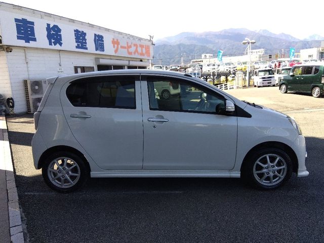 TOYOTA PIXIS EPOCH 2012