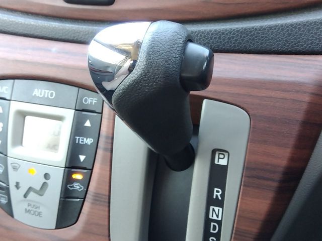 TOYOTA PIXIS EPOCH 2012