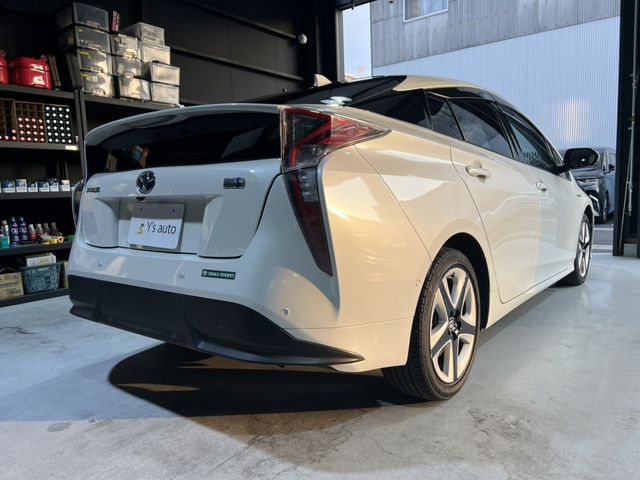 TOYOTA PRIUS 2016