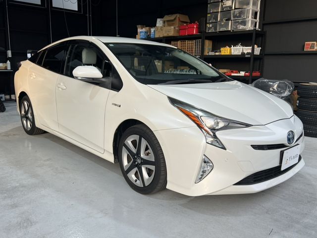 TOYOTA PRIUS 2016