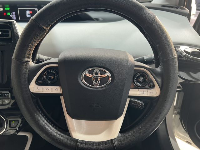 TOYOTA PRIUS 2016