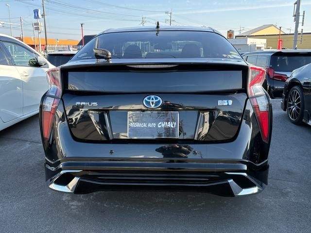 TOYOTA PRIUS 2017