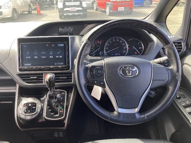 TOYOTA ESQUIRE 4WD 2017