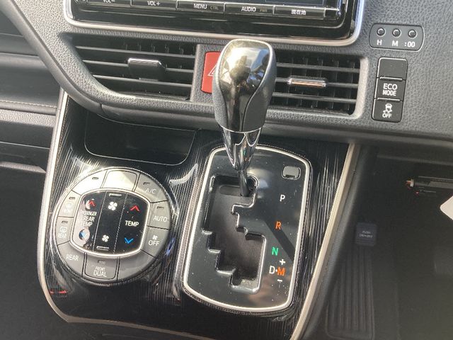 TOYOTA ESQUIRE 4WD 2017