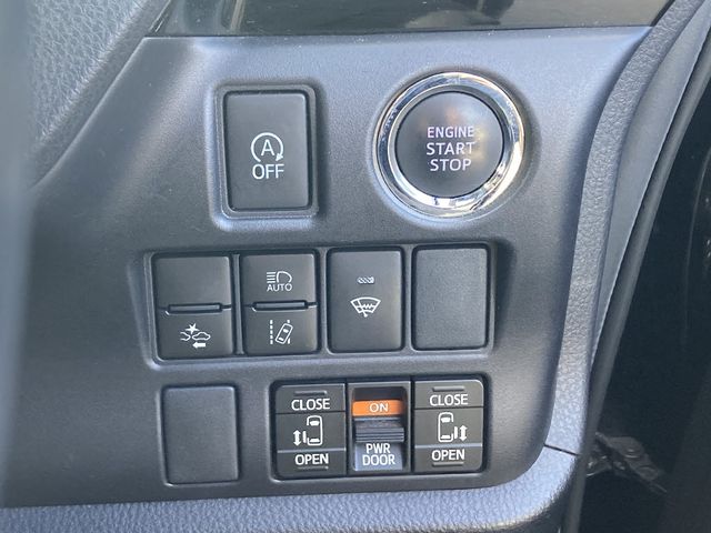 TOYOTA ESQUIRE 4WD 2017