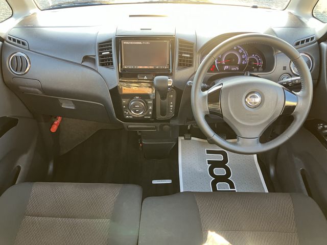 NISSAN ROOX 2010