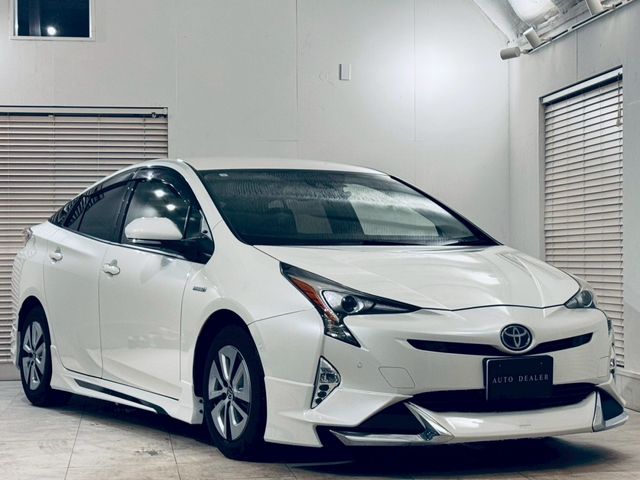 TOYOTA PRIUS 2017