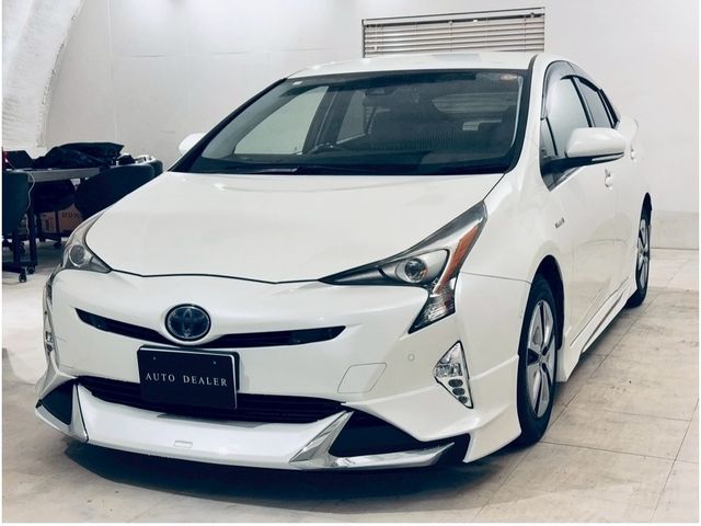 TOYOTA PRIUS 2017