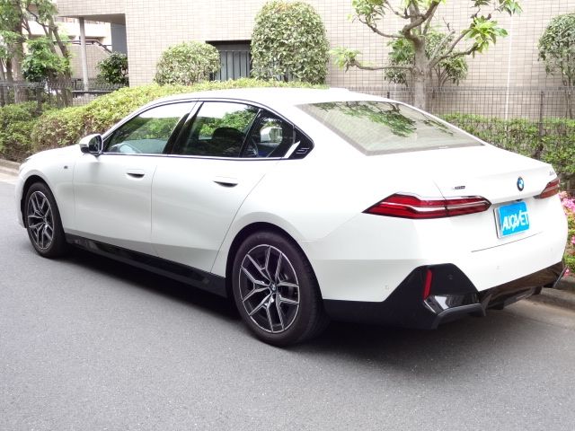 BMW BMW 5series sedan 2024